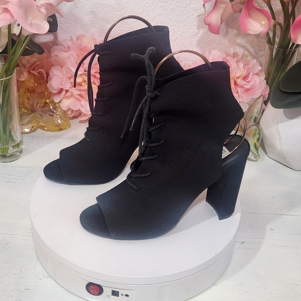 Steve Madden Capture Booties Peep Toe Lace Up in Black Sz 8.5M
